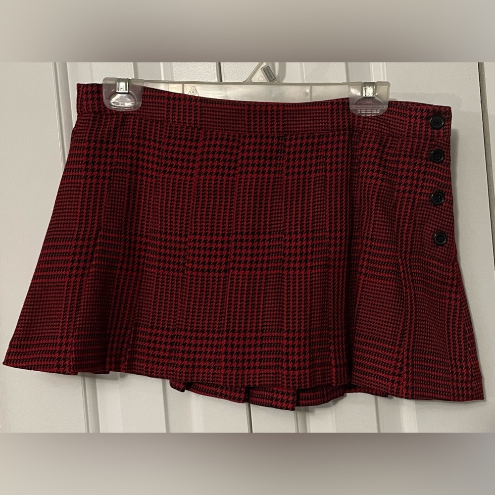 MaxAzria Miley Cyrus Red and Black Skater Skirt Size 9